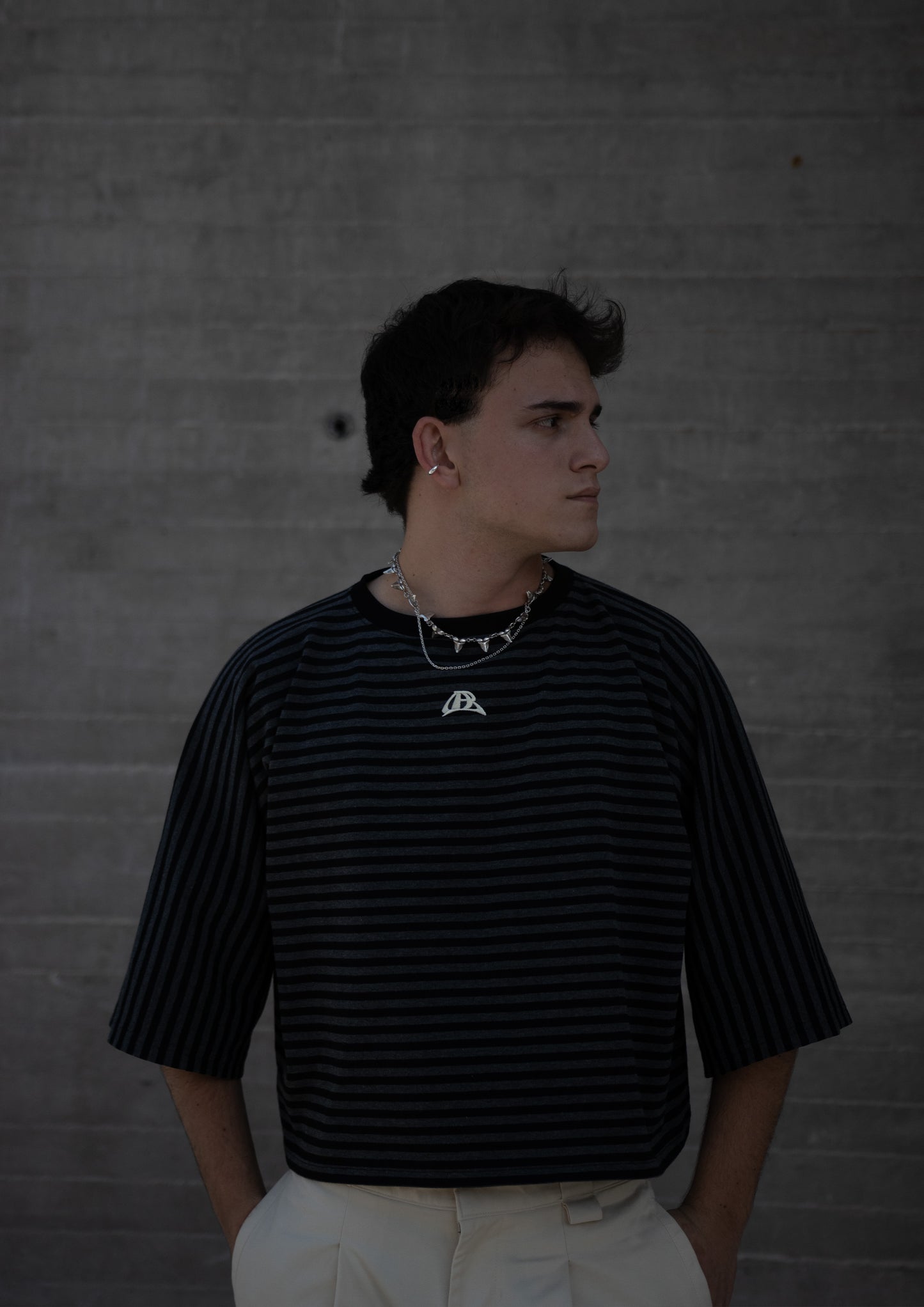 GRIS NEGRO T-SHIRT RAYAS